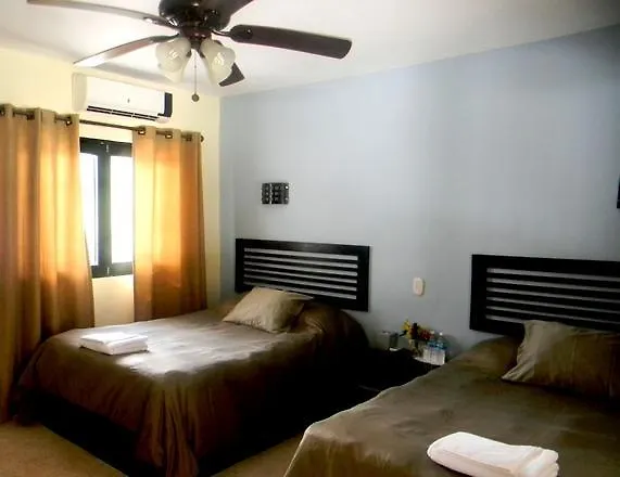 El Paraiso Hotel