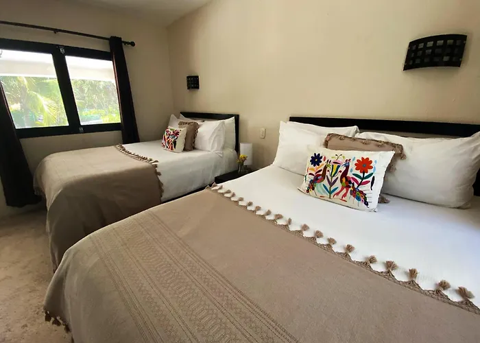 El Paraiso Hotel