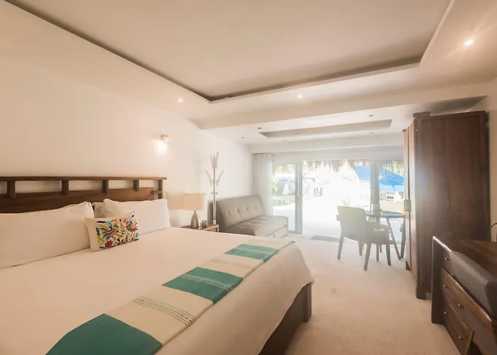 El Paraiso Hotel