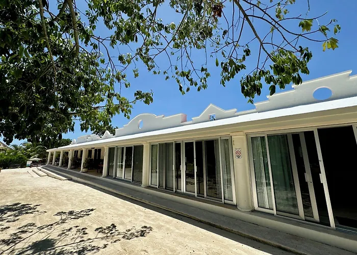 El Paraiso Hotel
