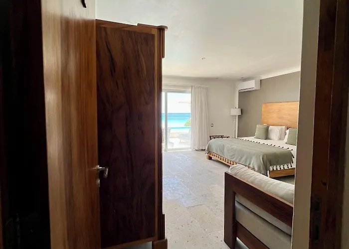 El Paraiso Hotel